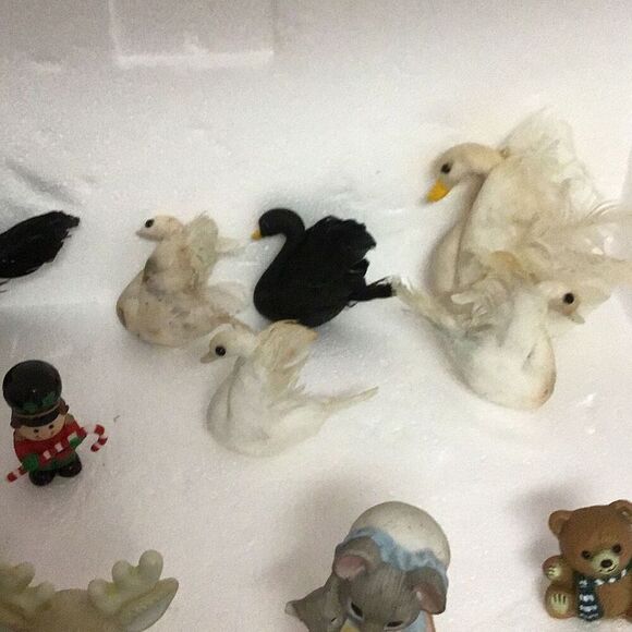 15 each various Christmas statues - Picture 5 of 8